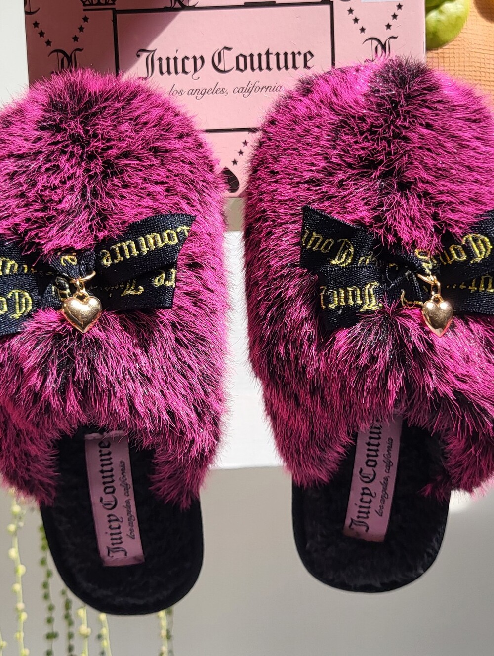 JUICY COUTURE Fuzzy Dome Snowball Globe Glam Slippers